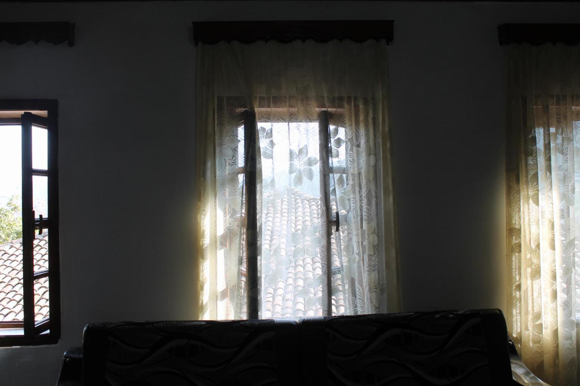 Tomor Shehu Guest House Berat Ruang foto