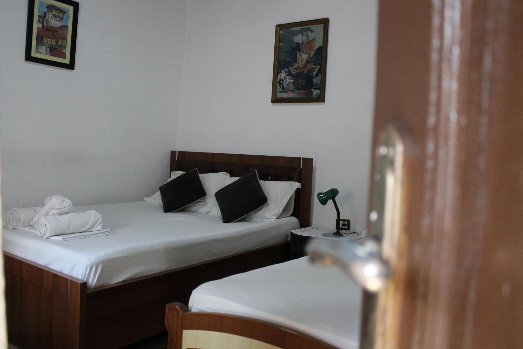 Tomor Shehu Guest House Berat Bagian luar foto