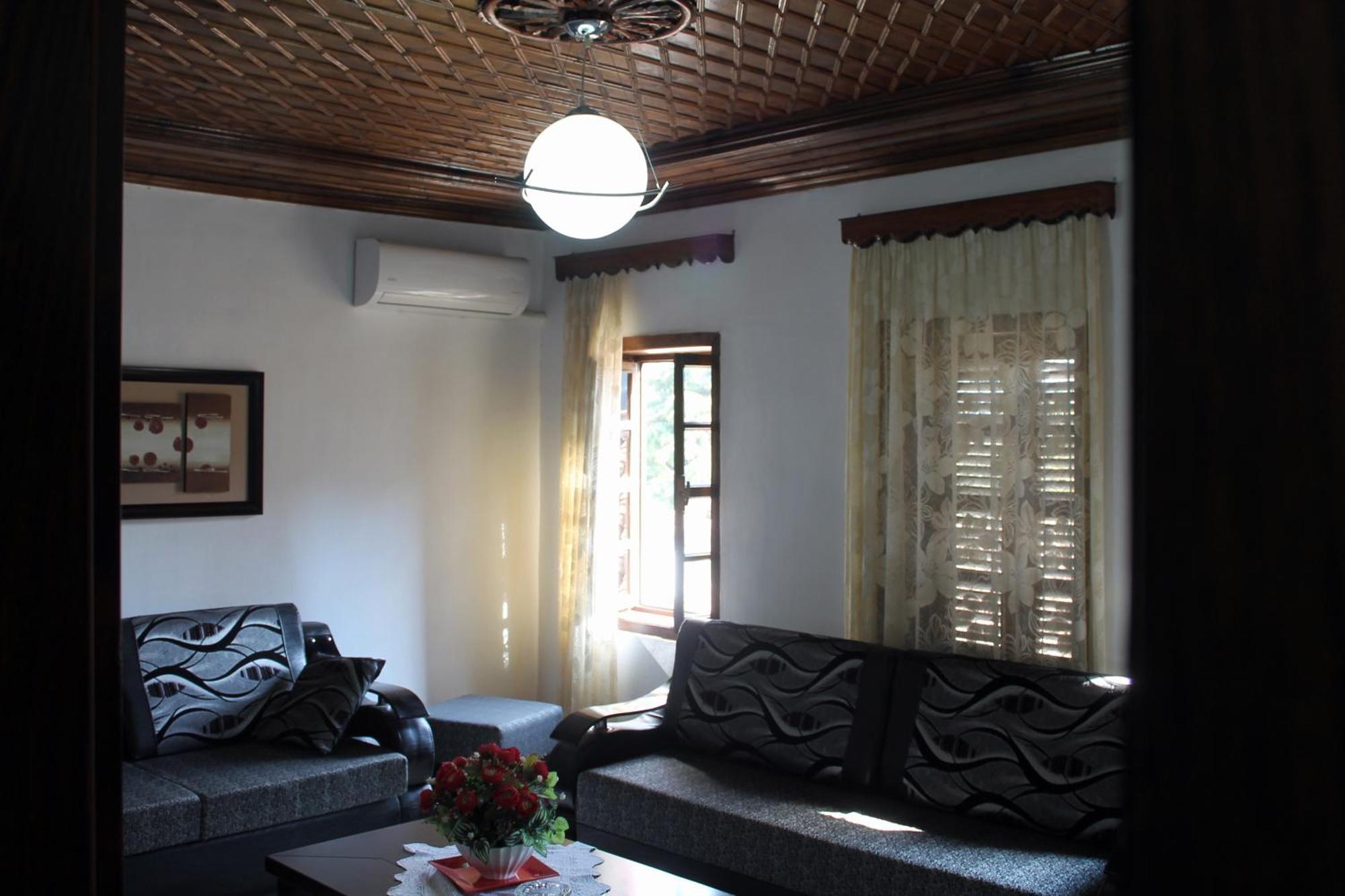 Tomor Shehu Guest House Berat Bagian luar foto