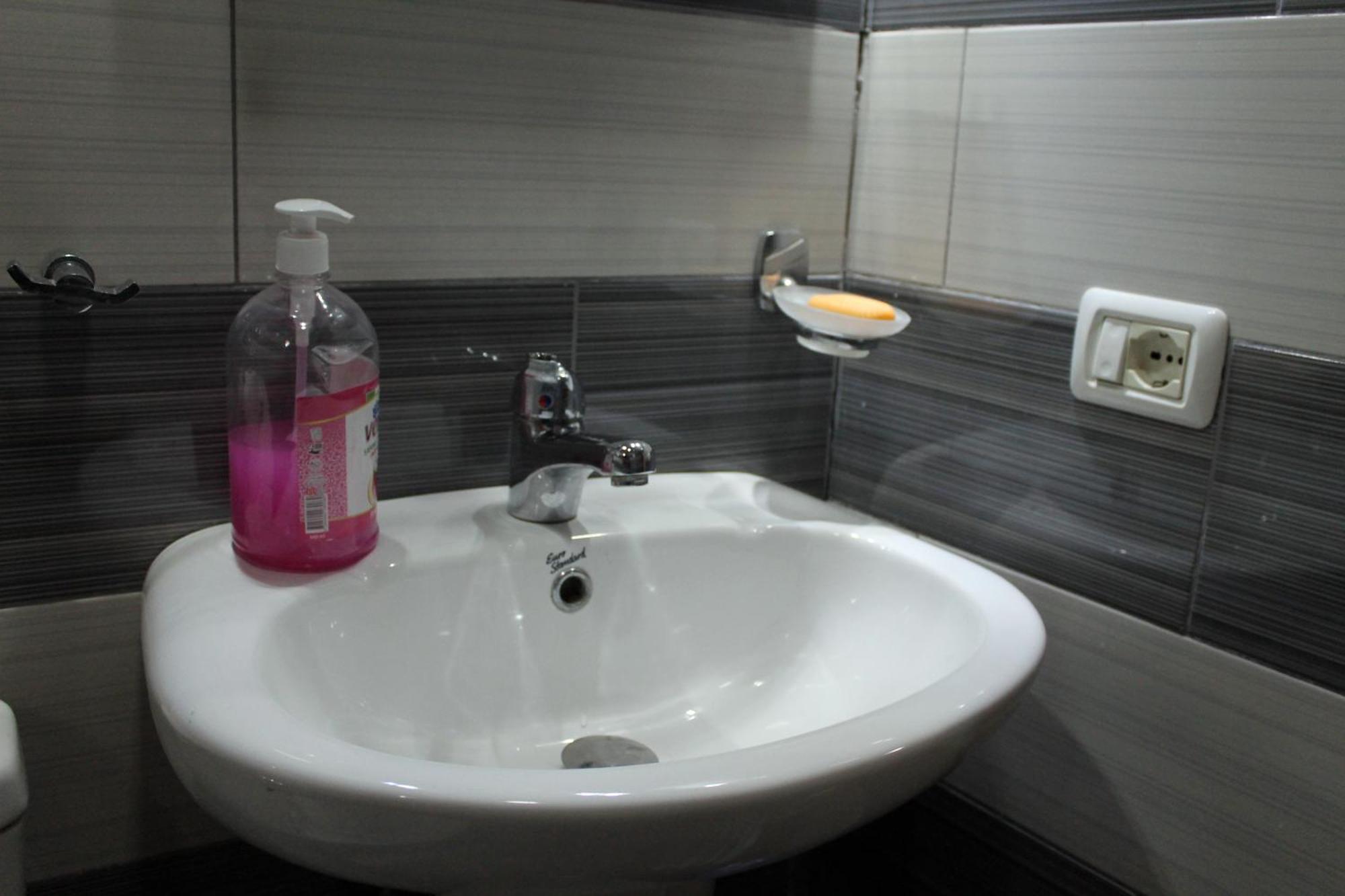 Tomor Shehu Guest House Berat Bagian luar foto