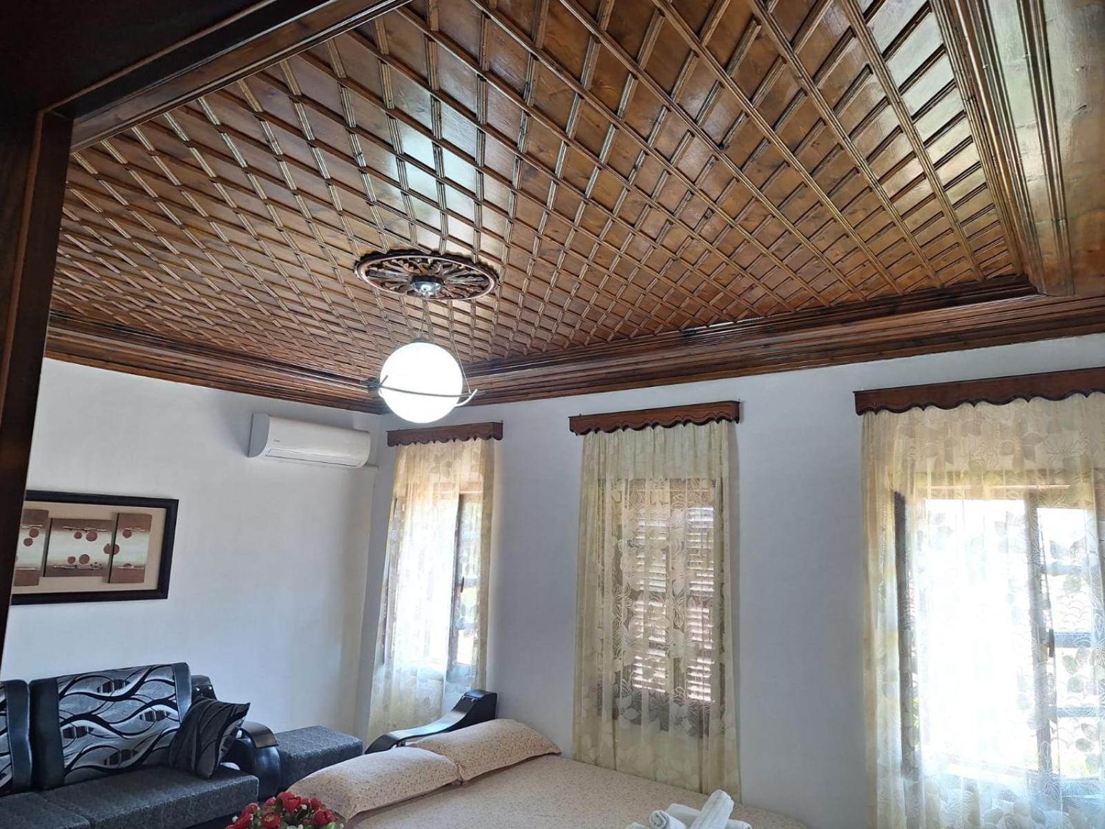 Tomor Shehu Guest House Berat Bagian luar foto