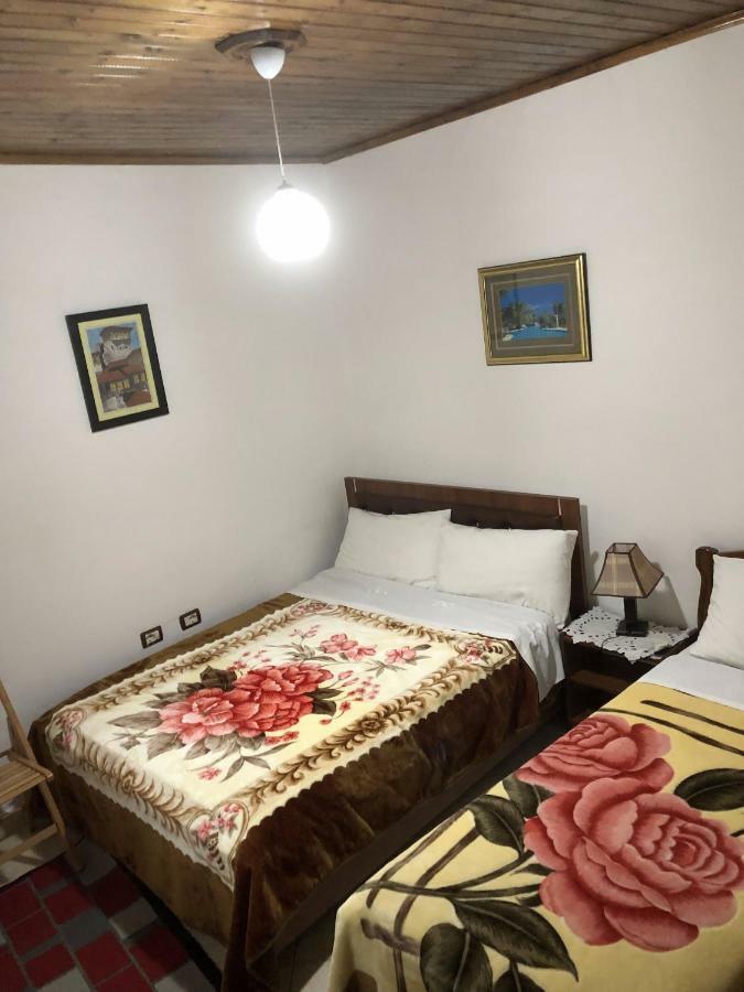 Tomor Shehu Guest House Berat Bagian luar foto