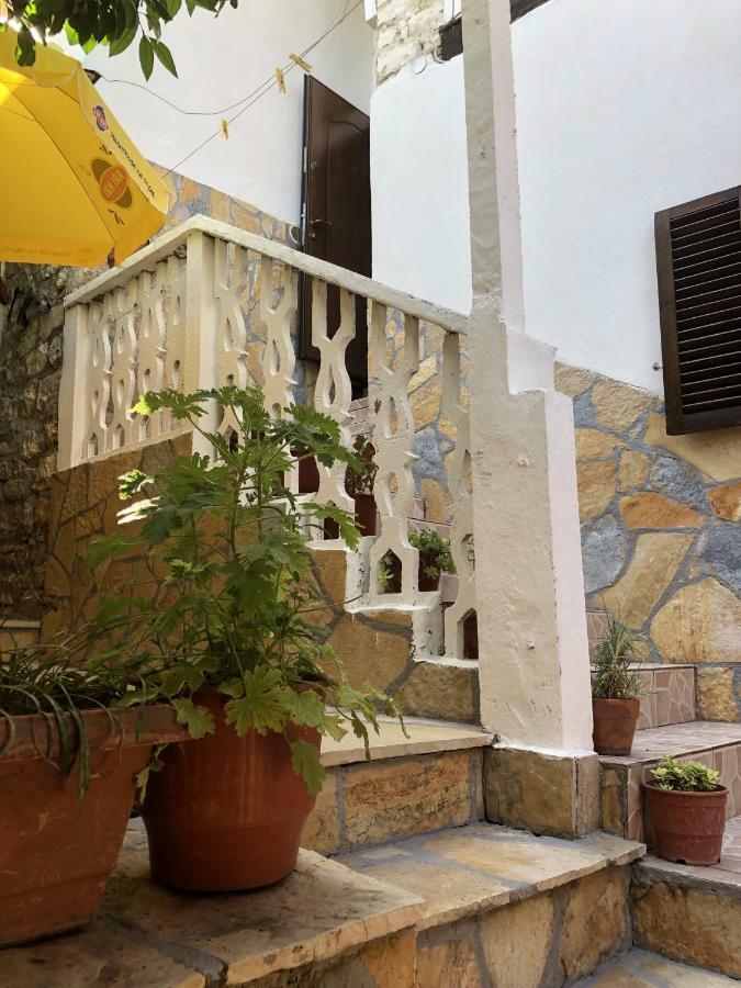 Tomor Shehu Guest House Berat Bagian luar foto