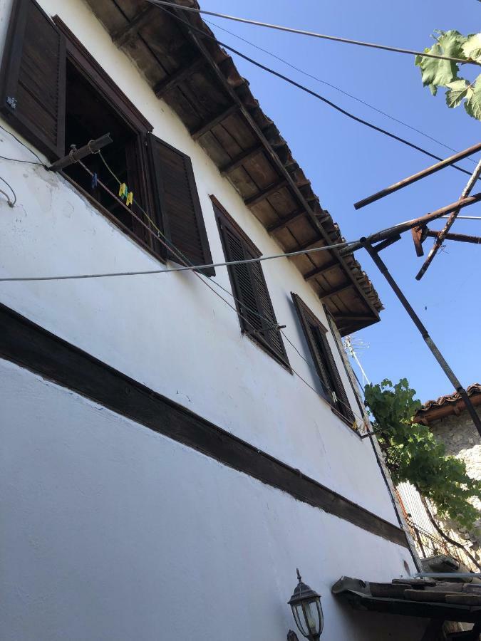 Tomor Shehu Guest House Berat Bagian luar foto