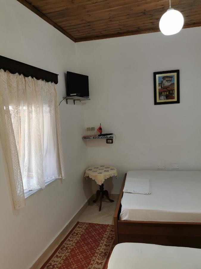 Tomor Shehu Guest House Berat Bagian luar foto