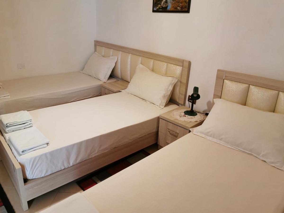 Tomor Shehu Guest House Berat Bagian luar foto